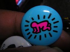 haring button