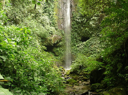 Waterfall at the end of a little hike near the Escuela de la Montaña
